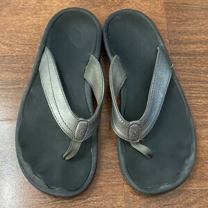 Olukai Silver Flip Flops Sz 7